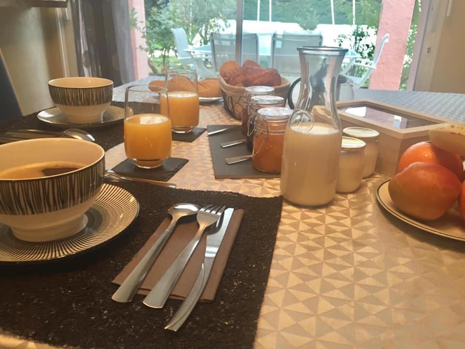 D’hôtes Vaucluse Alojamento de Acomodação e Pequeno-almoço Bollène
